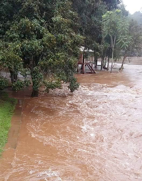 Chuva deve seguir até a quarta-feira e pode provocar enchente