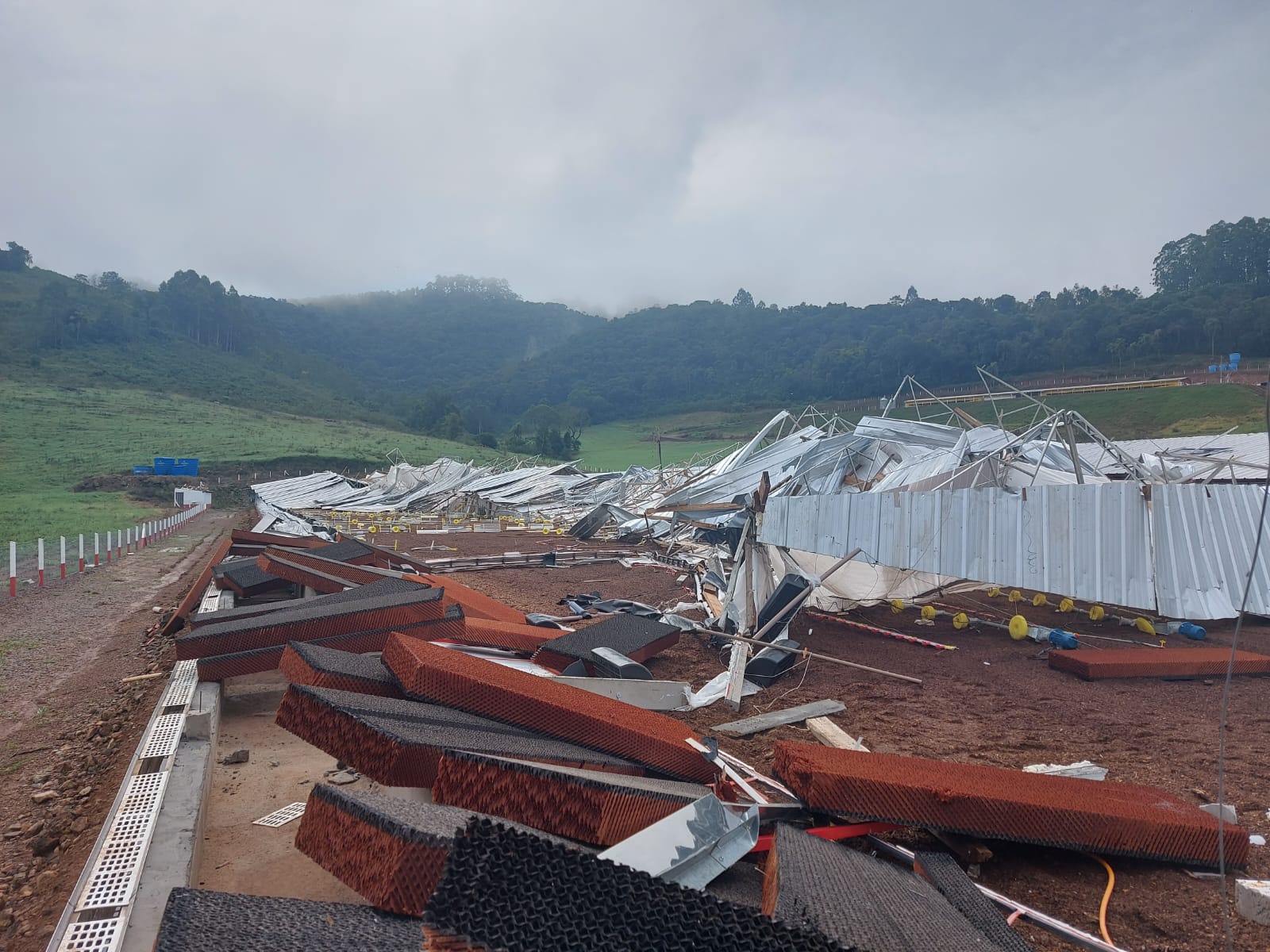 Dark House recém construído foi destruído por temporal em Relvado