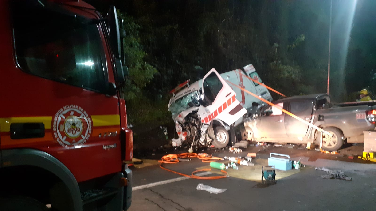 Acidente na BR 386 entre ambulância de Soledade e camionete