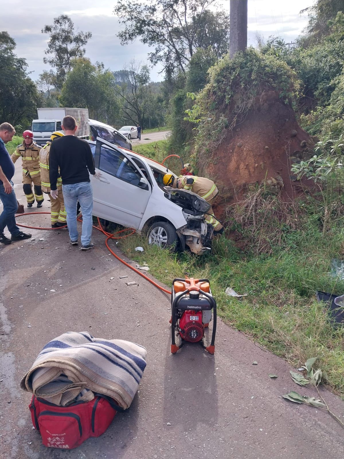 Colisão entre carro e caminhão em Capitão deixa condutora ferida