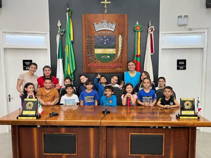 Alunos do Instituto Scalabrini visitam Câmara de Encantado e indicam melhorias para o município 