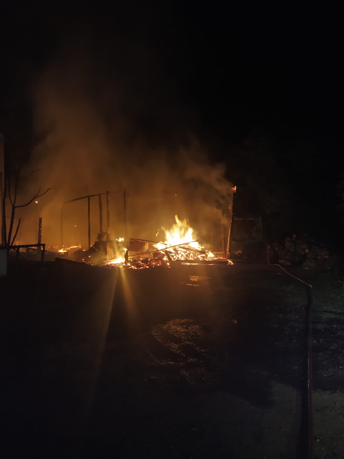 Incêndio destrói aviário no interior de Nova Bréscia