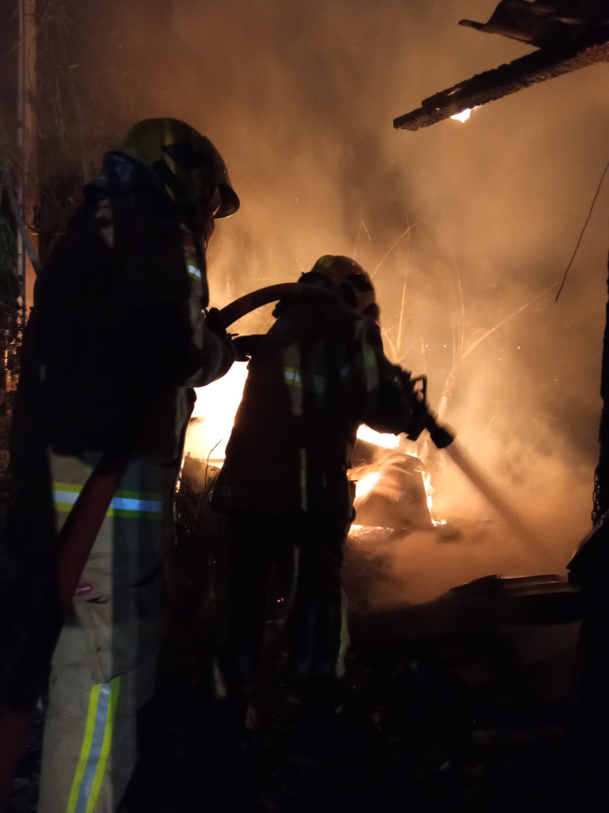 Casa é consumida pelo fogo no Bairro Lajeadinho em Encantado