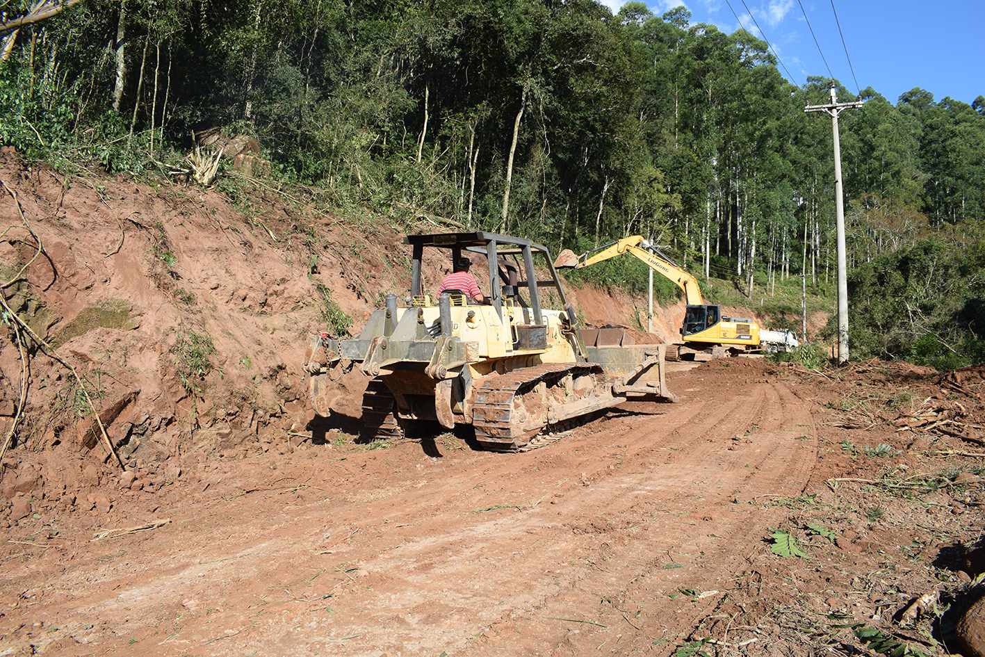 Coqueiro Baixo inicia obras para asfalto do centro em direção a Linha Três Reis