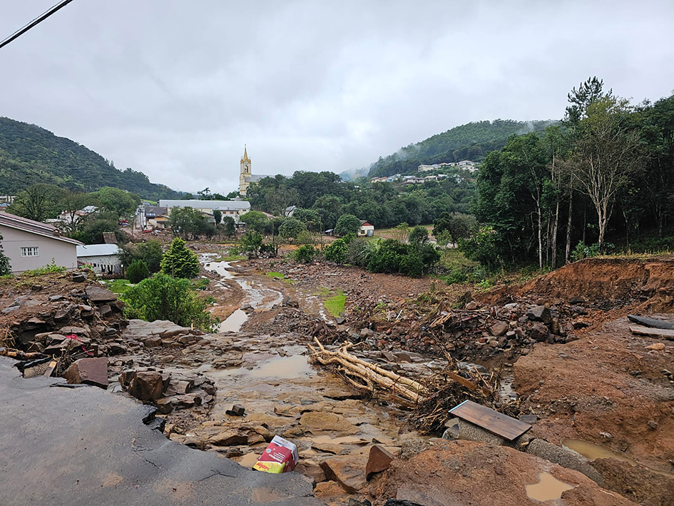 Corpo de mulher, possivelmente vítima da cheia, é encontrado em Relvado