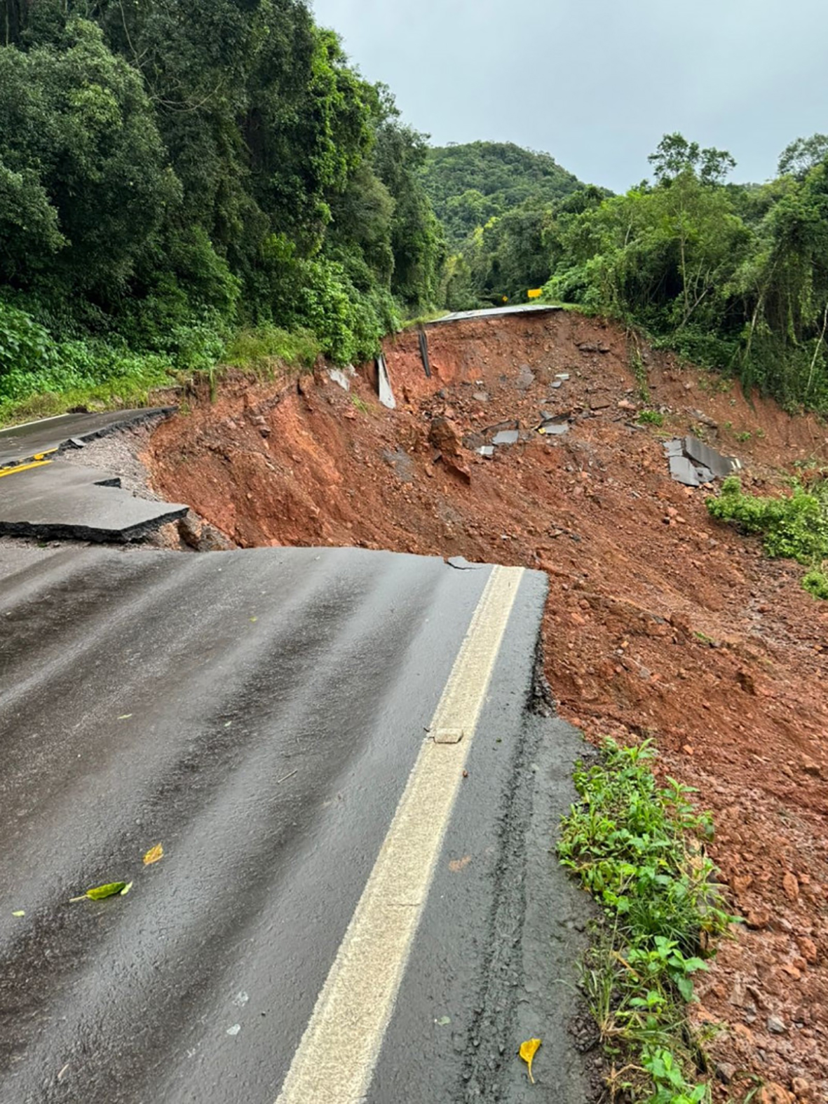Matt Construtora é a empresa que irá reconstruir o trecho de asfalto que deslizou entre Muçum e Vespasiano Corrêa