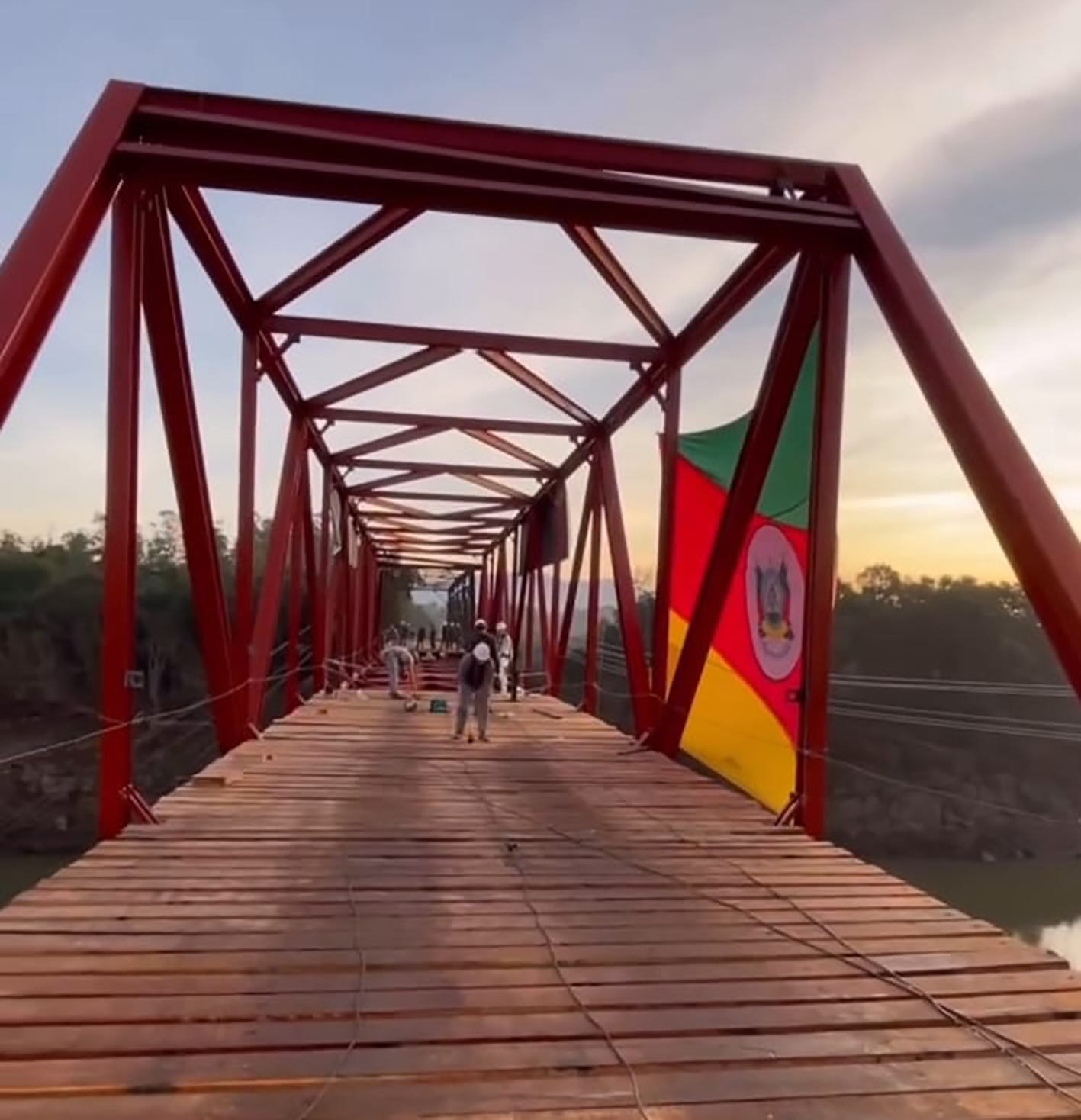 Ponte de Ferro entre Arroio do Meio e Lajeado vem atendendo a demanda, motoristas precisam se adaptar e ter paciência nos horários de pico