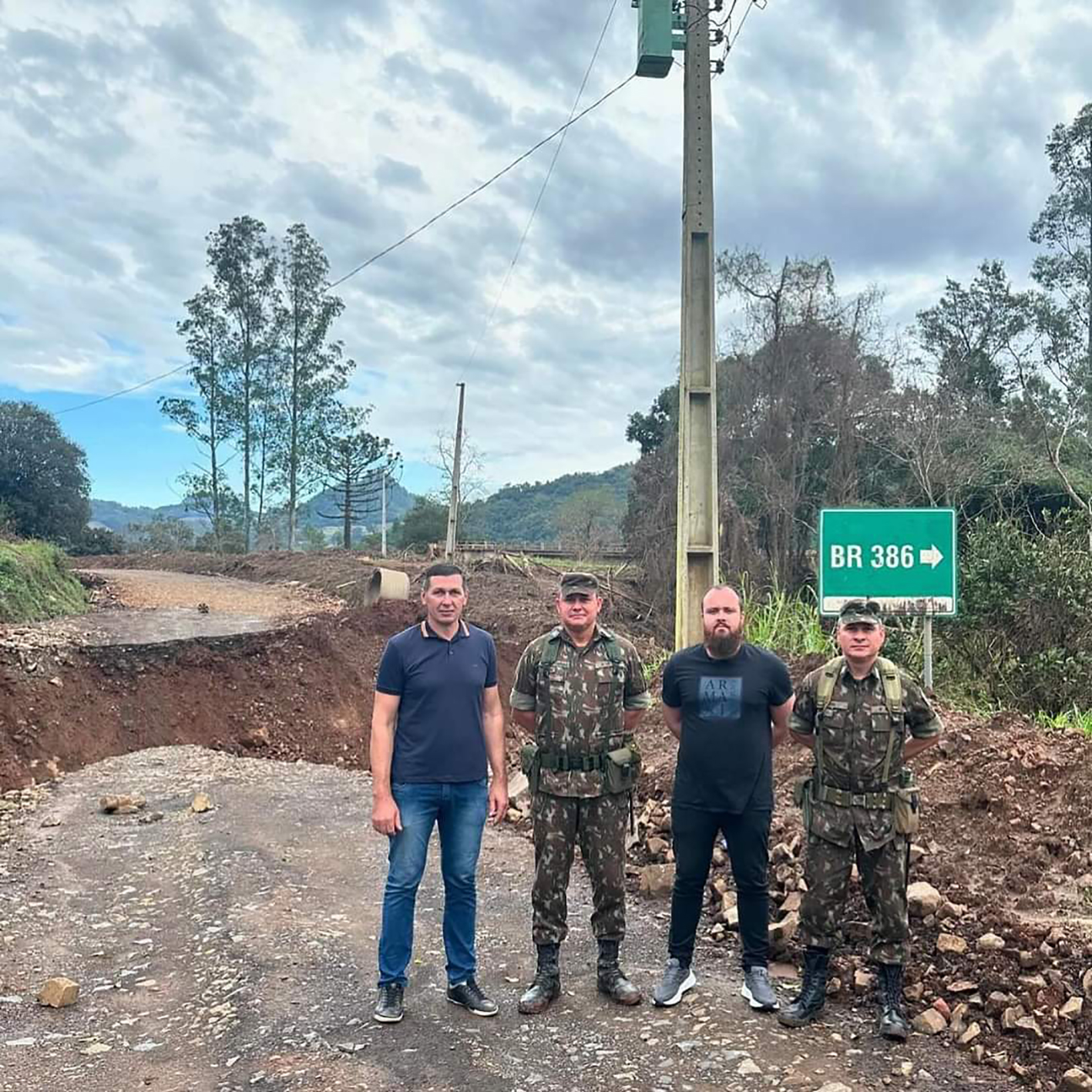 Coqueiro Baixo busca junto com Exército reconstruir ligação com a BR 386