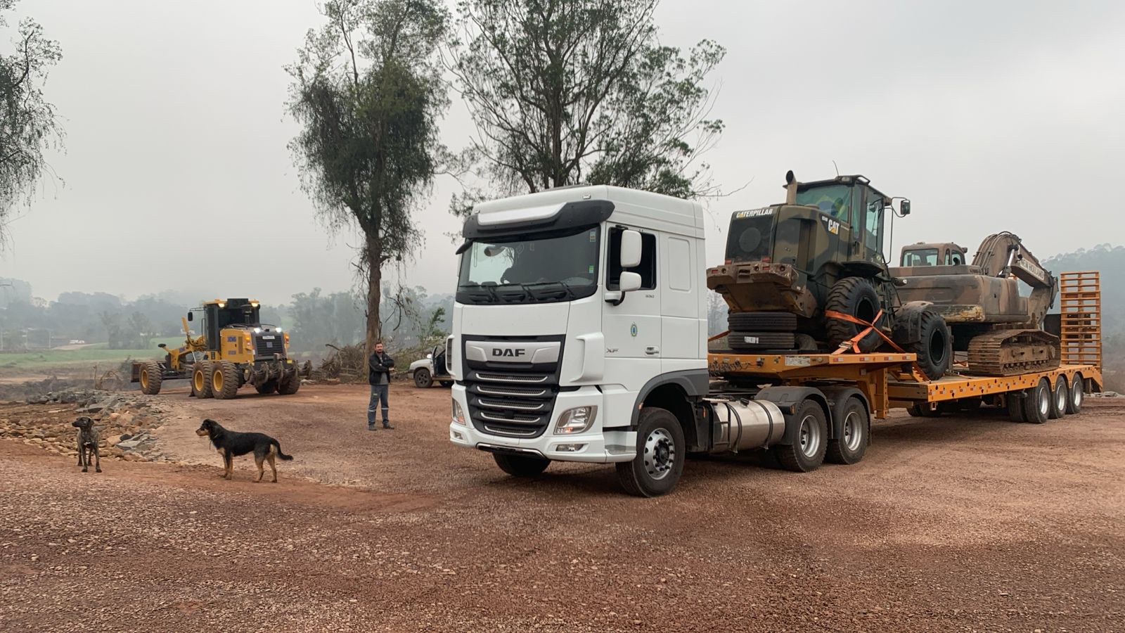 Primeiras máquinas do Exército chegam em Lajeado para construção da ponte sobre o Rio Forqueta