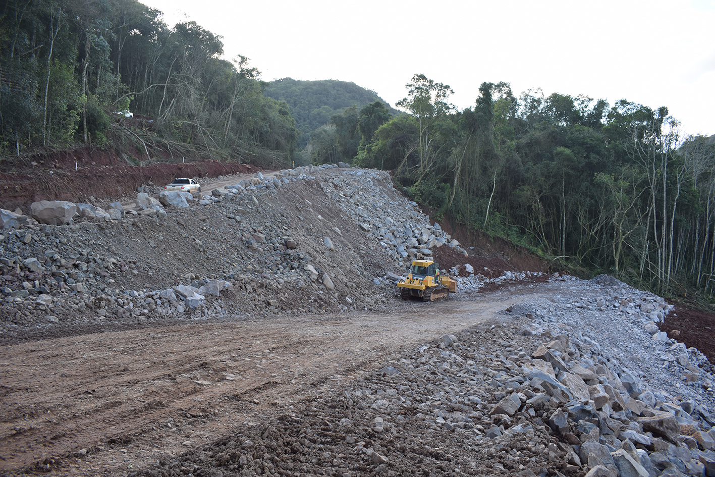EGR segue na reconstrução da pista da ERS 129 entre Muçum e Vespasiano Corrêa