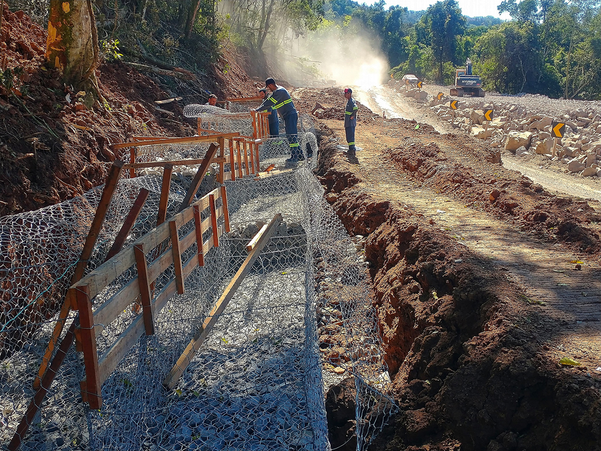 EGR inicia construção do muro de gabião na ERS-129 entre Muçum e Vespasiano Corrêa