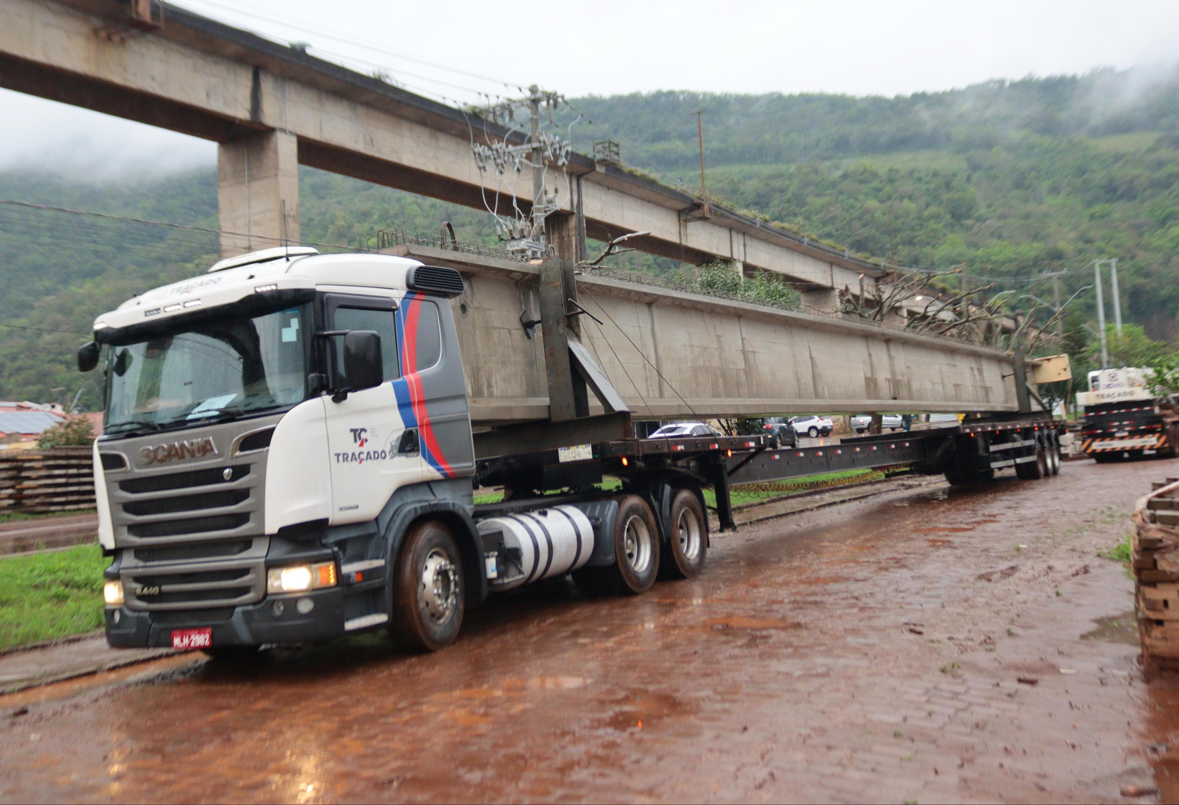 Realidade de dias melhores: Primeira viga da  Ponte Brochado da Rocha chega em Muçum