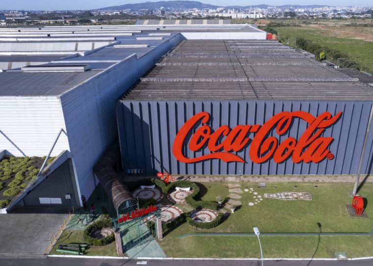 Coca-Cola Femsa Brasil anuncia investimento de R$ 886 milhões no RS e confirma retomada da unidade POA