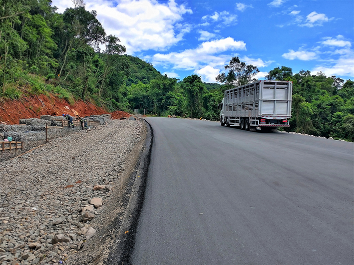 ERS-129: EGR avança obra de pavimentação asfáltica entre Muçum e Vespasiano Corrêa