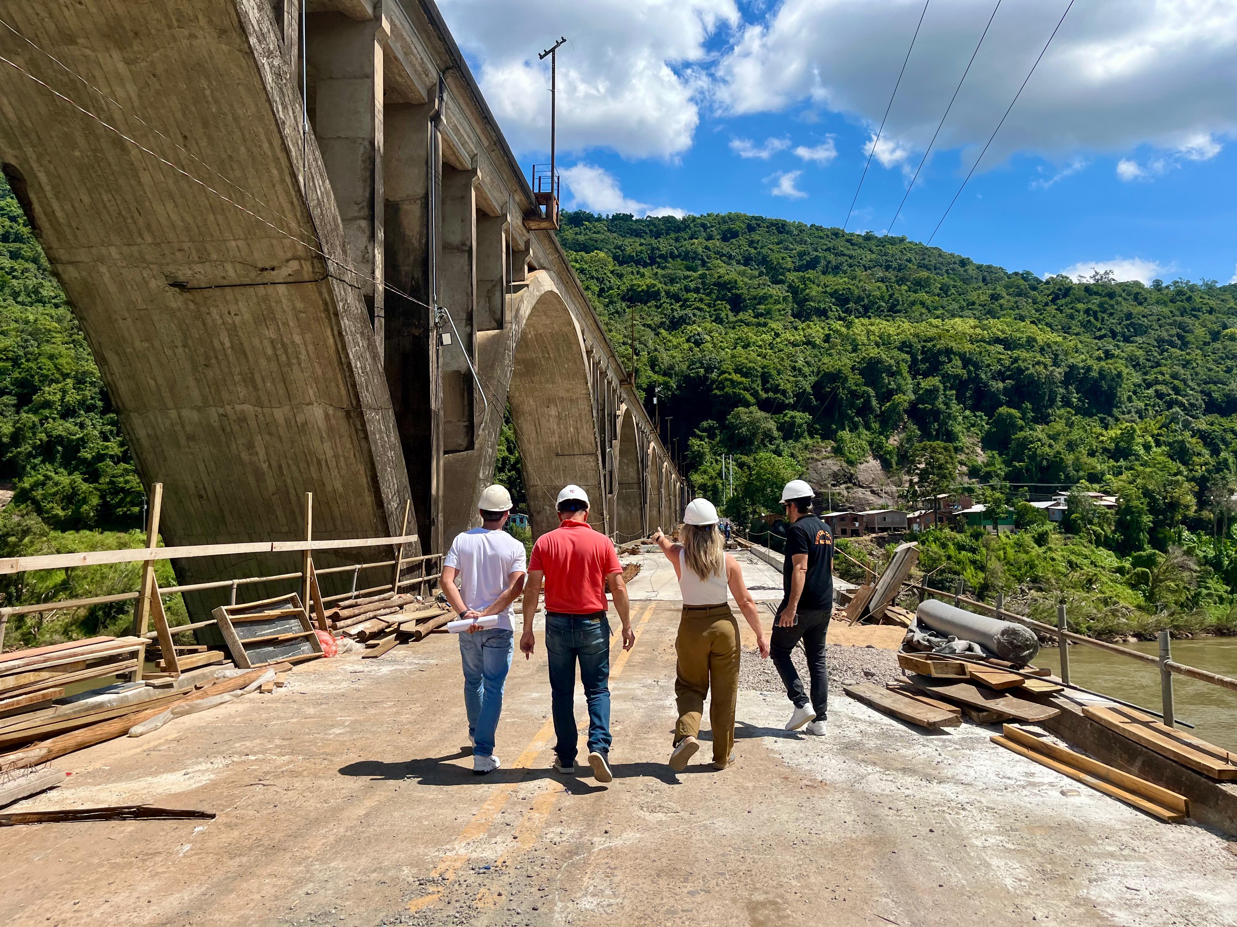 Engenheiro Civil do Governo Federal realiza vistoria na obra de reconstrução da Ponte Brochado da Rocha