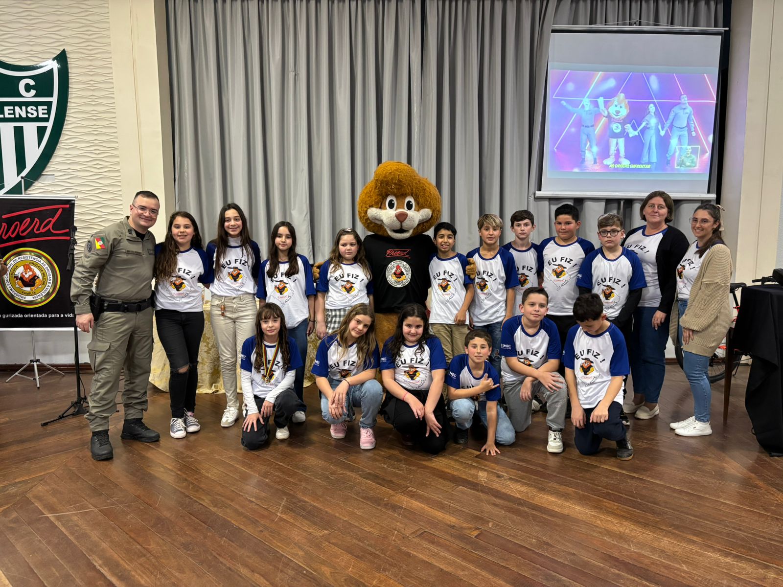 Proerd forma alunos do 5º ano em cerimônia emocionante em Roca Sales