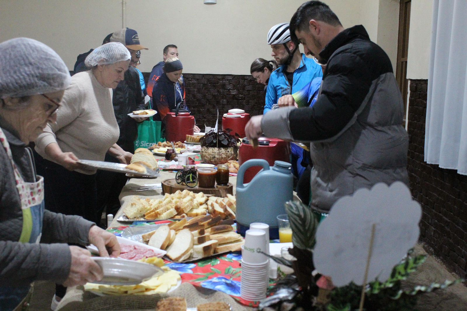 União Rocassalense de Clubes de Mães organiza café da manhã do 2º Passeio Cicloturístico Conventos Vermelhos