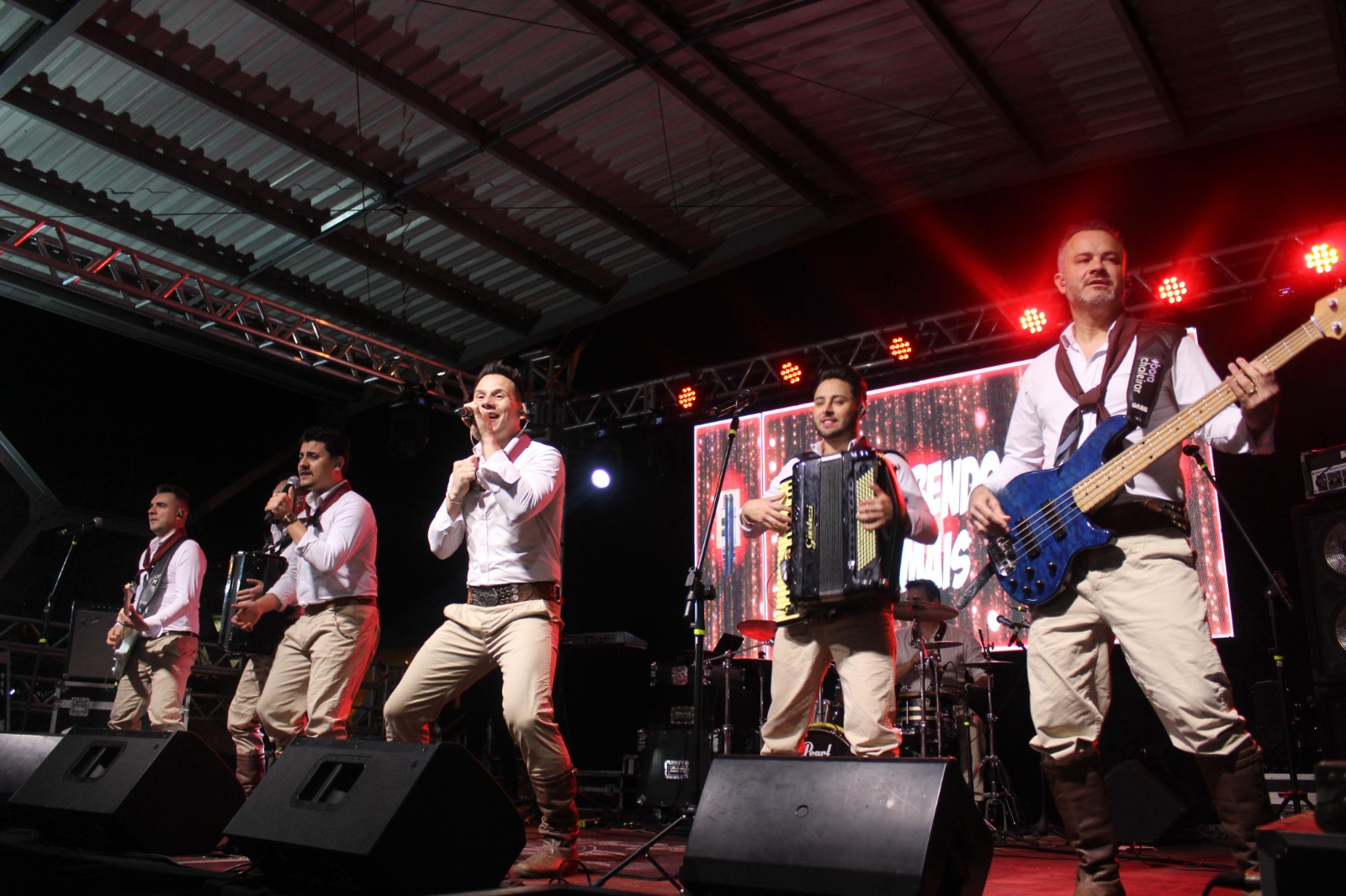 Tchê Chaleira encerra a 10ª Semana Farroupilha com grande público em Roca Sales