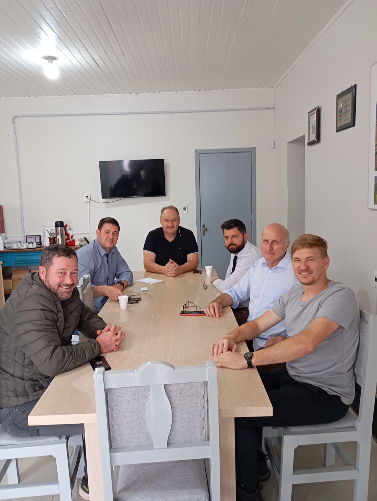 Roca Sales trata com Corsan melhorias no abastecimento de água