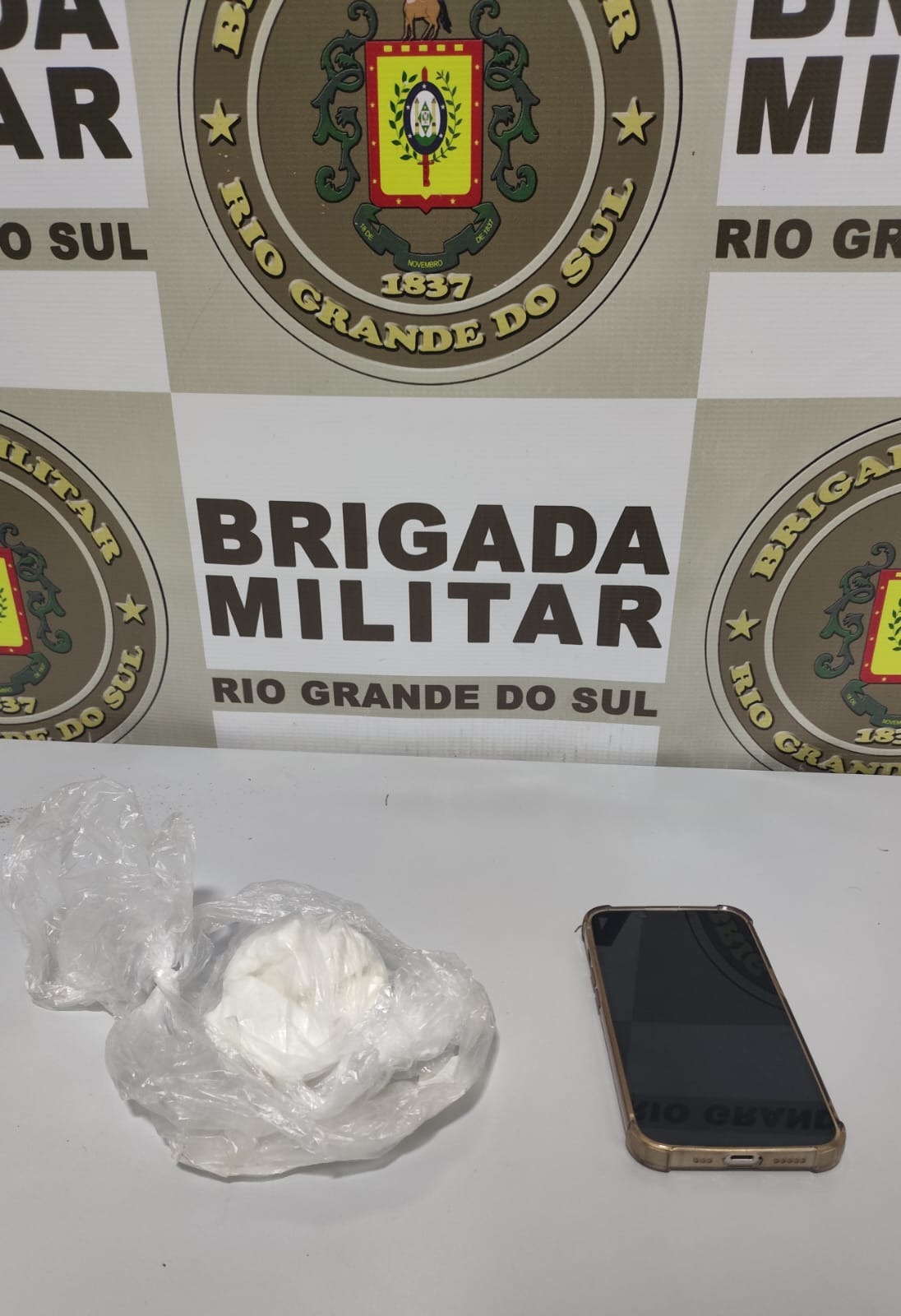 BM apreende 100gramas de cocaína com jovem de 17 anos em Encantado
