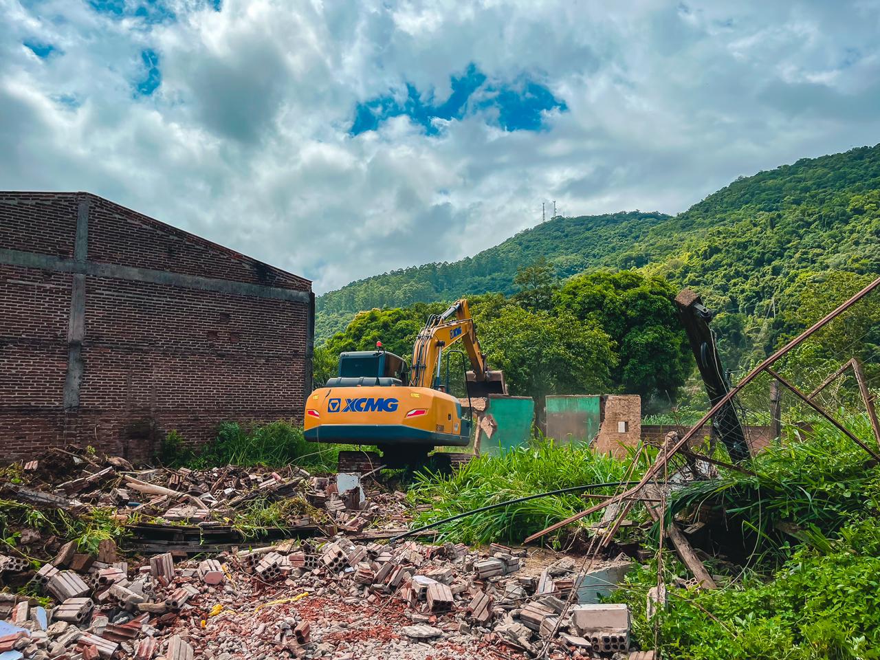 Muçum dá sequência à retirada de moradias das áreas de risco e limpa novos terrenos no bairro São José