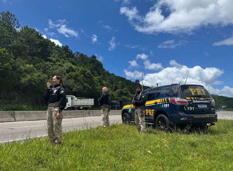 PRF faz mais de mil autuações e prende 22 pessoas durante Operação Dia do Trabalho nas rodovias federais do RS