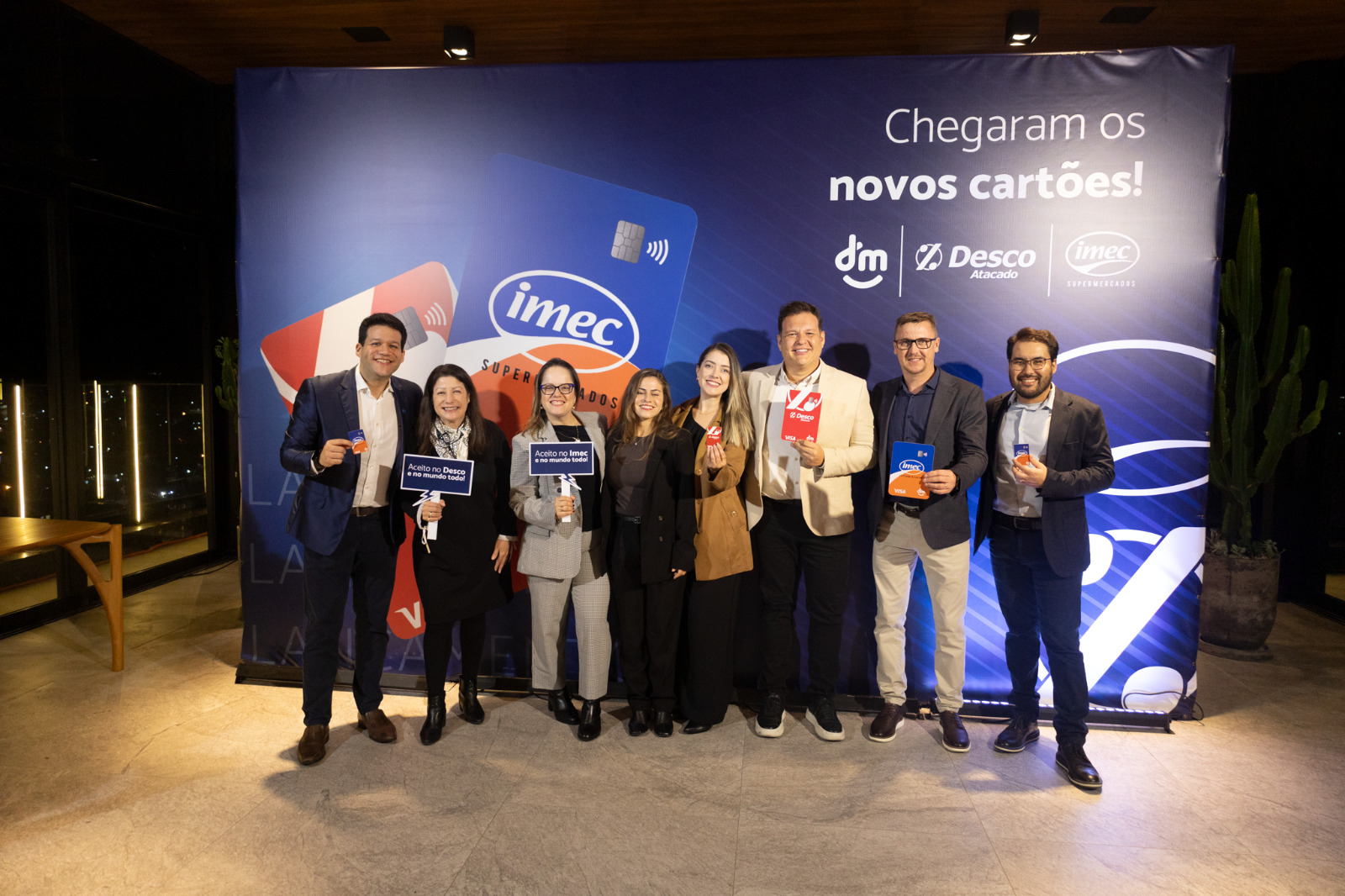 Desco Atacado e Imec apresentam novos cartões bandeirados em eventos para parceiros e convidados 