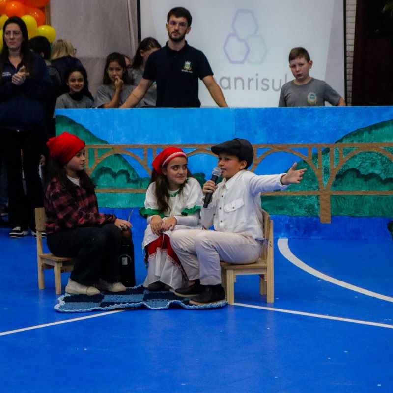  Noite Cultural: Escolas encantam o público em uma homenagem à história, à cultura e ao povo muçunense