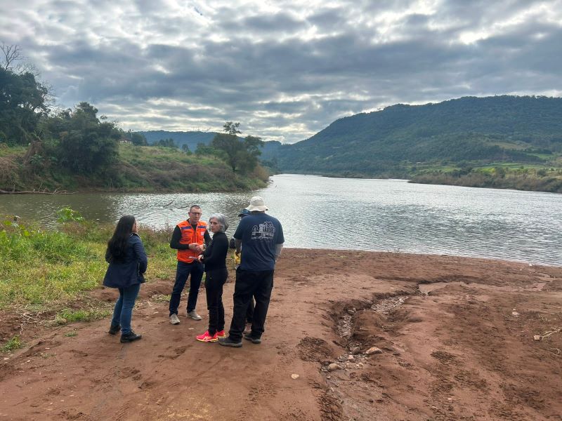 Equipe do Projeto Previne Taquari-Antas realiza pesquisa em Encantado para instalação de réguas fluviométricas