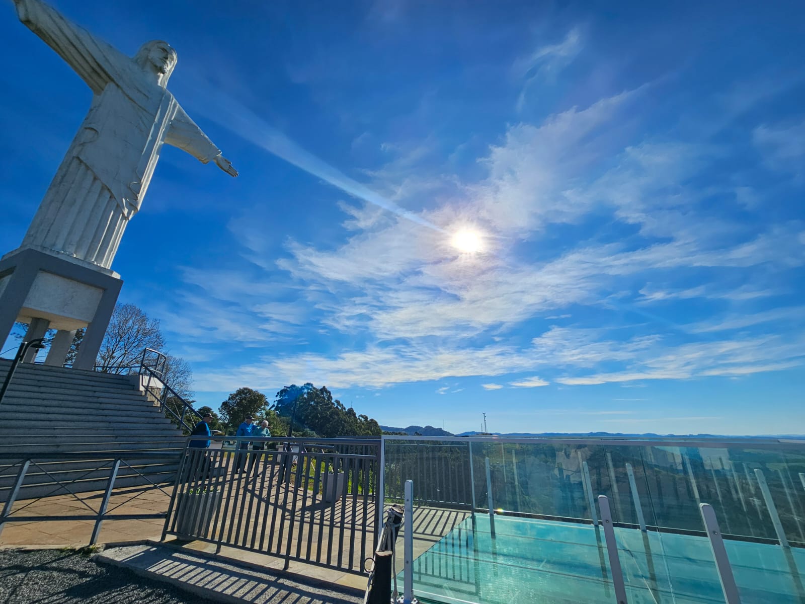 Cristo de Guaporé ganha mirante suspenso