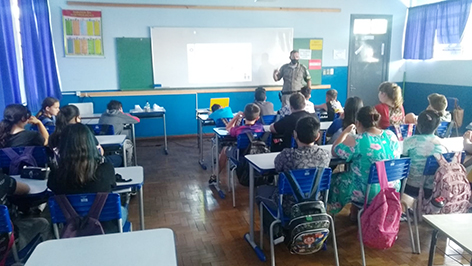 BM MINISTRA PALESTRAS NAS ESCOLAS ÉRICO VERÍSSIMO E DOM PEDRO I