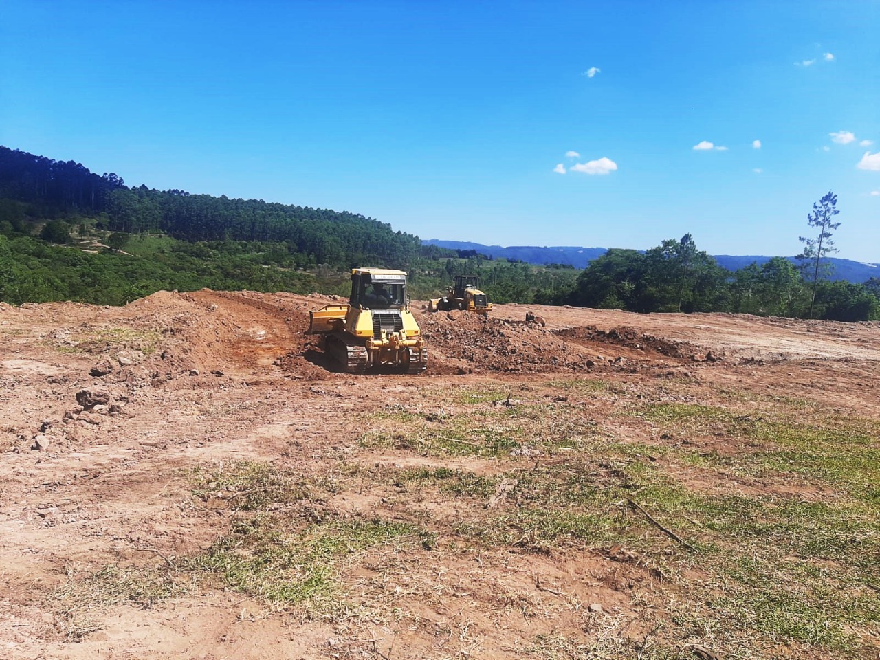 Começam as obras da granja de postura na Linha Chiquinha 